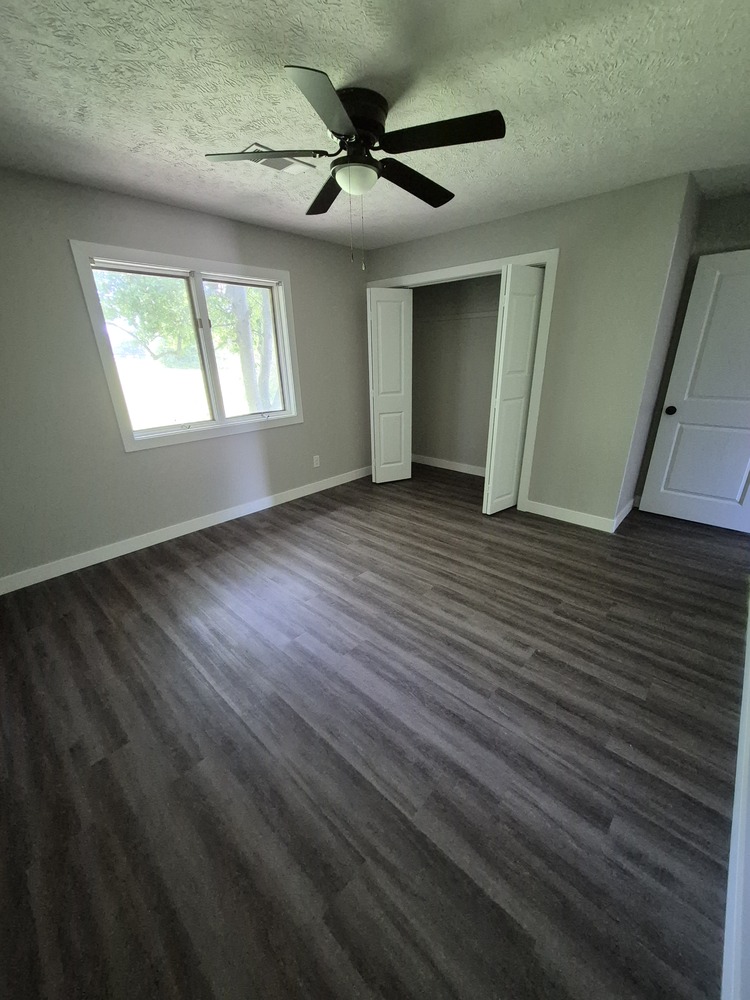 1306 back bedroom.jpg